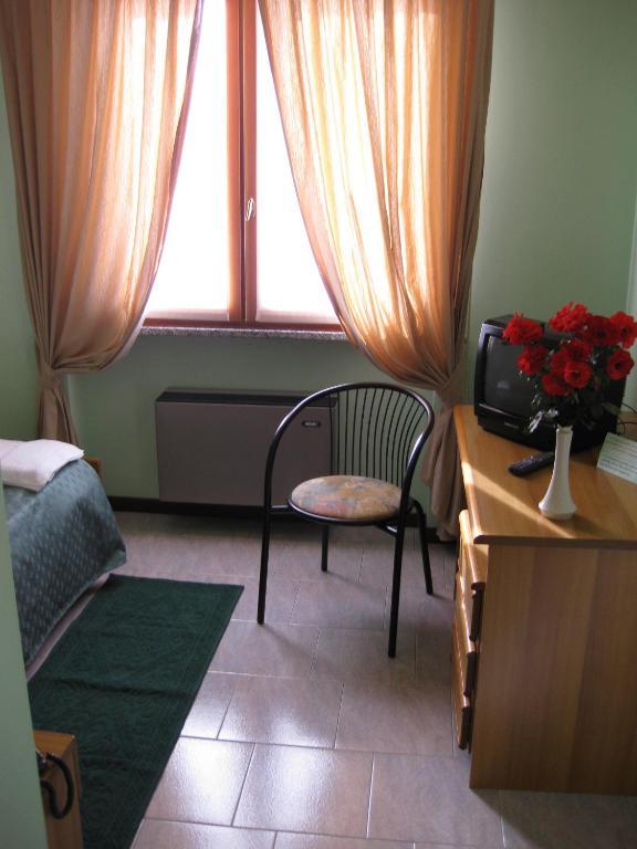 Casa Giuly Hotel Villa dʼAlmè Szoba fotó