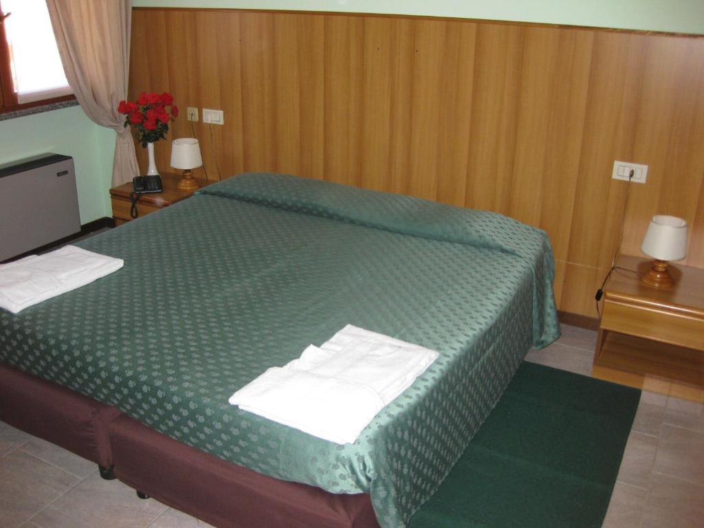 Casa Giuly Hotel Villa dʼAlmè Szoba fotó